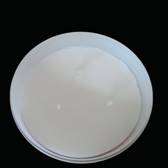 Bath & Body Works Three-Wick Candle - COCONUT PINA COLADA - NWT - Picture 3 of 4